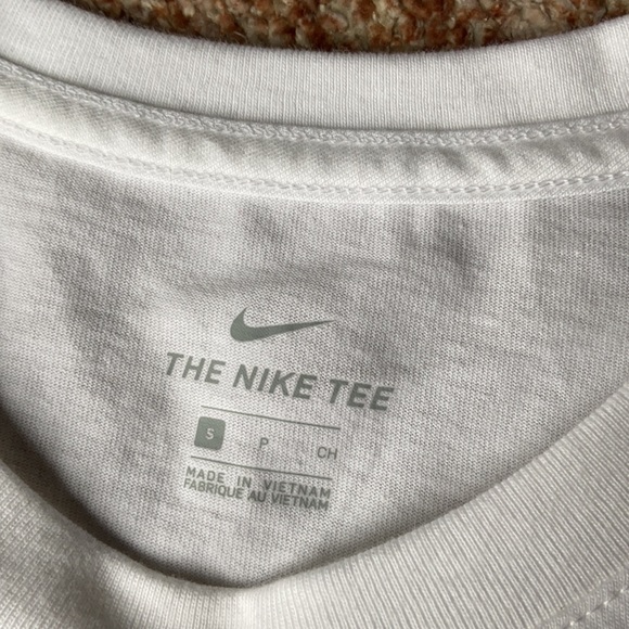 NWT Nike T shirt - Picture 3 of 4